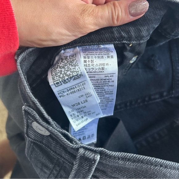 Levi’s Women’s Wedgie Straight Jeans distressed knee- Black/Grey Size 28 - Picture 5 of 6